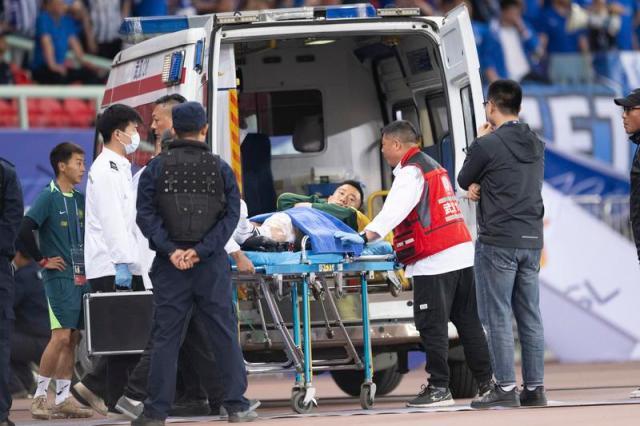 国安官方：韩佳奇左膝关节受伤 斯帕吉奇、达万拉伤