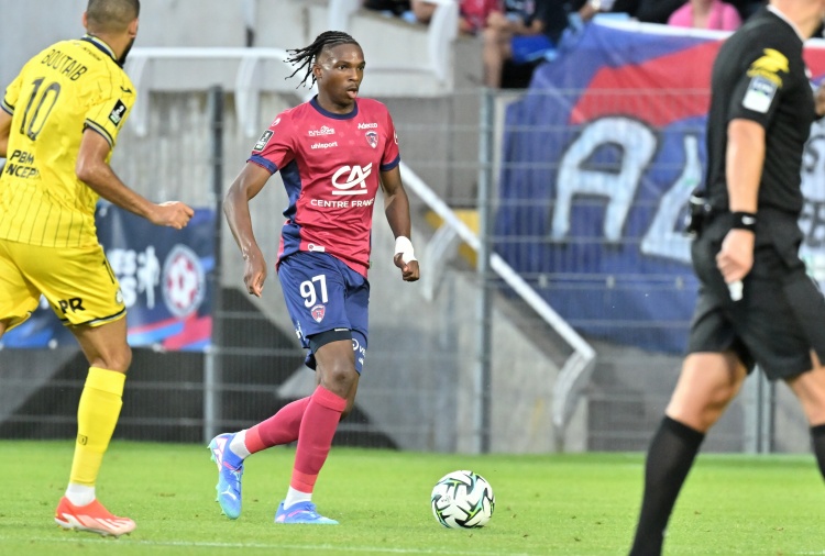 柠檬直播官网-想一起分钱！法媒：雷恩主帅贝耶索要雅凯、梅特转会分成遭拒